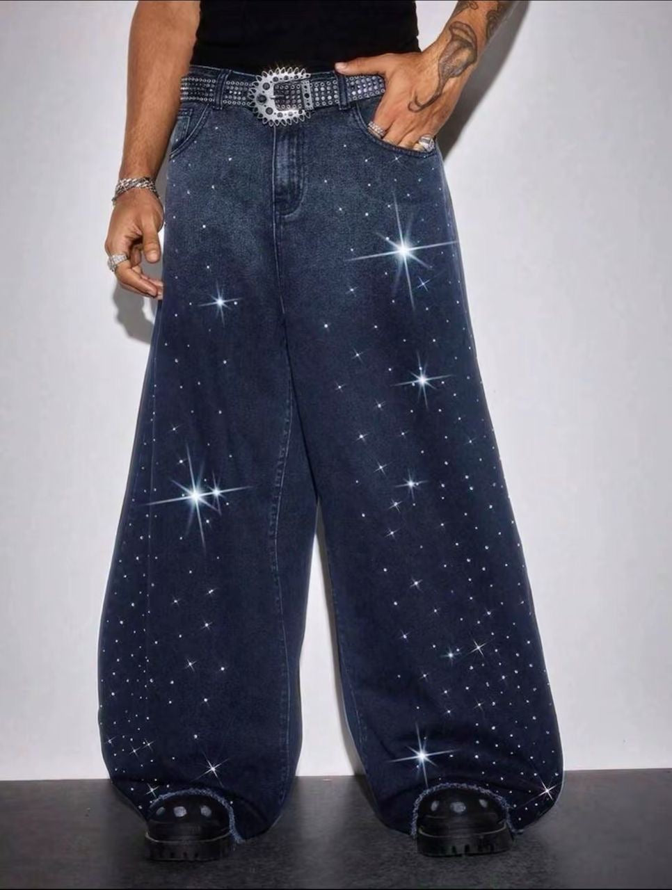 Pantalon jeans bleu coupe oversize avec motifs brillant