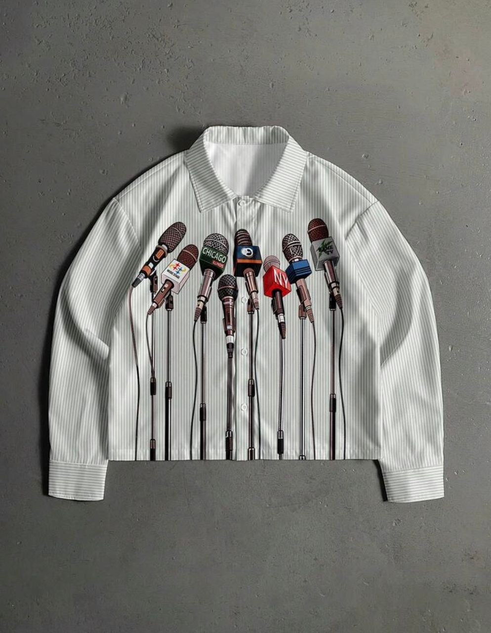 Chemise à manches longues oversize croptop avec motifs gravés