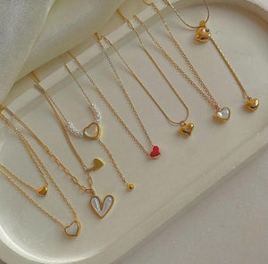 Colliers Dorés Avec Différents Motifs