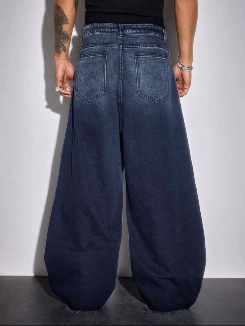 Pantalon jeans bleu coupe oversize avec motifs brillant