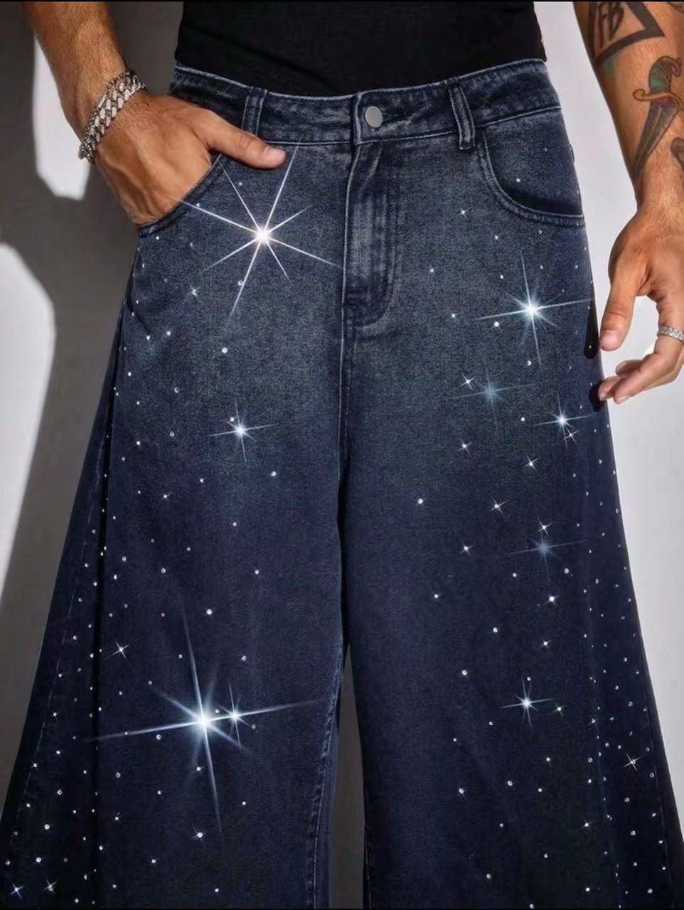 Pantalon jeans bleu coupe oversize avec motifs brillant