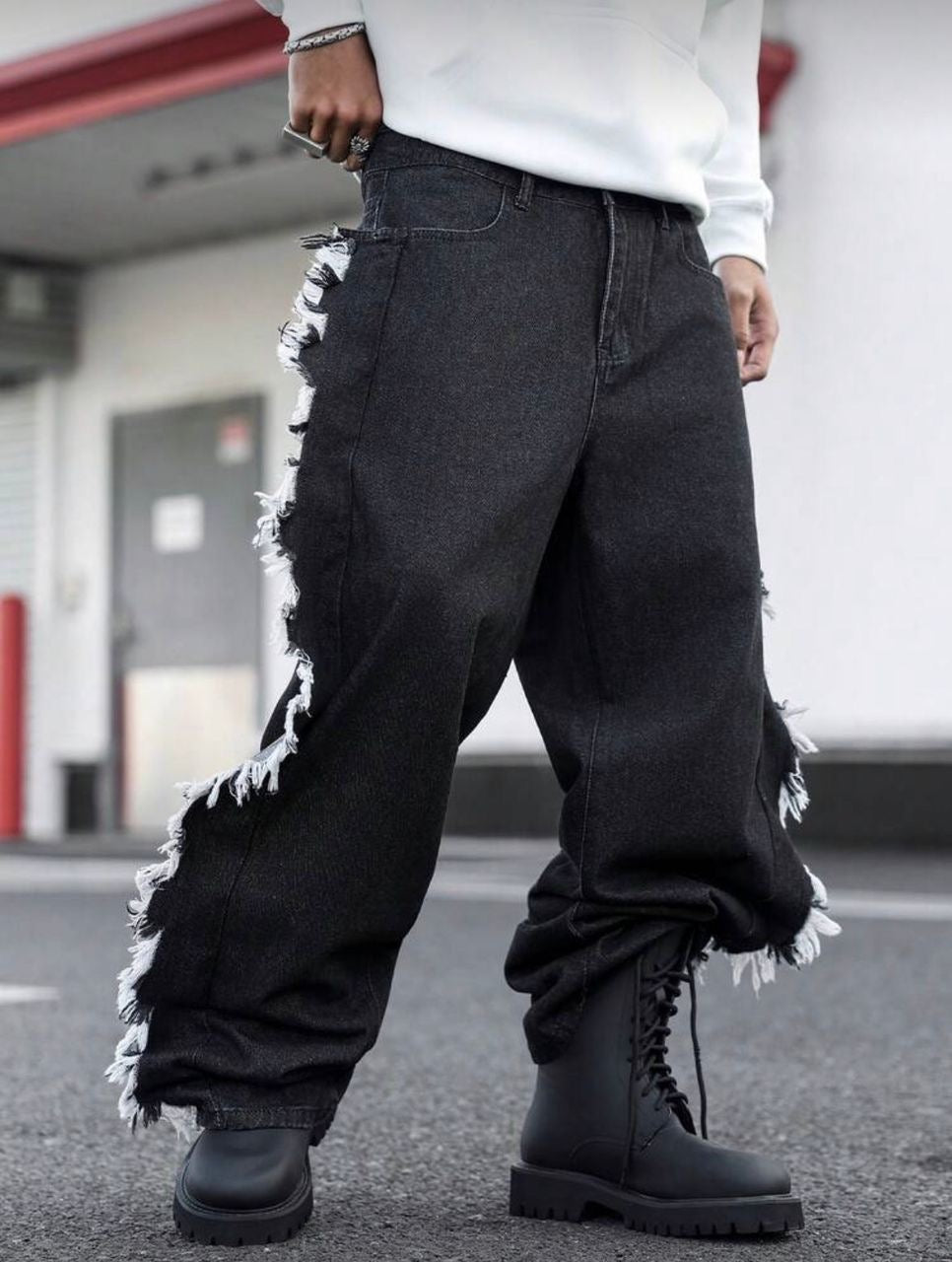 Pant Jeans noir avec motif sur les flans.